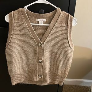 Sweater vest. Size small